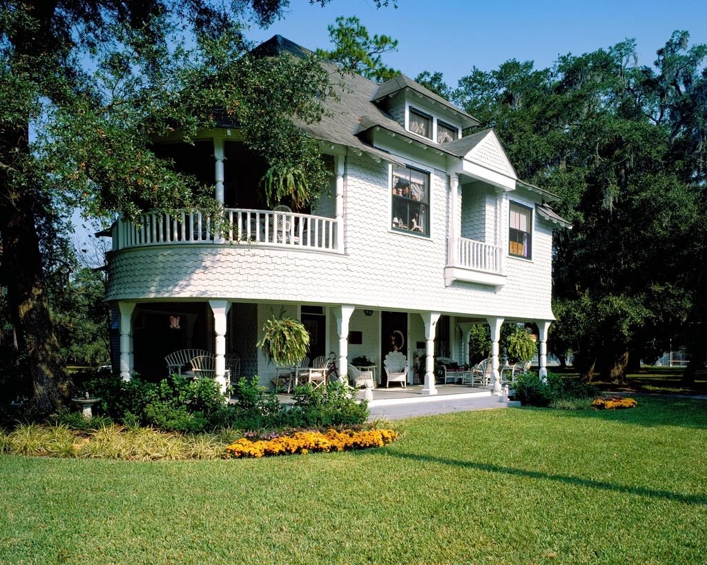 2 Kanal colonial bungalow in Lahore Cantt, Cantt